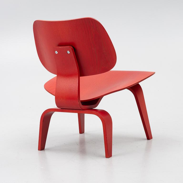 Charles & Ray Eames, a 'Plywood Group LCW Lounge Chair', Vitra, 2014.