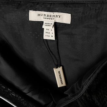 KLÄNNING, Burberry.