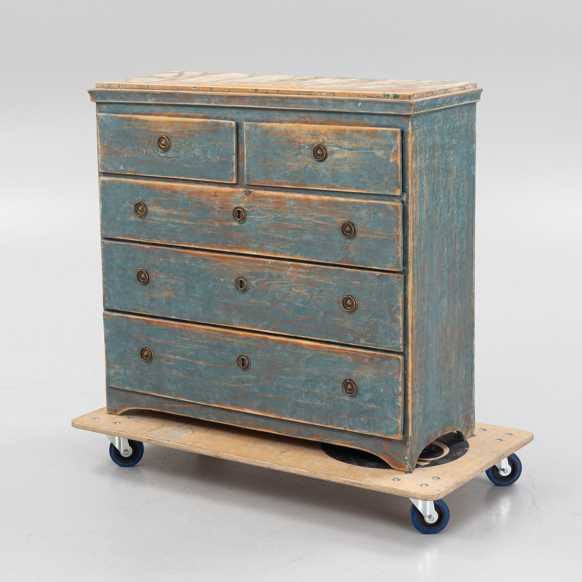 Chest of drawers, early 19th century.