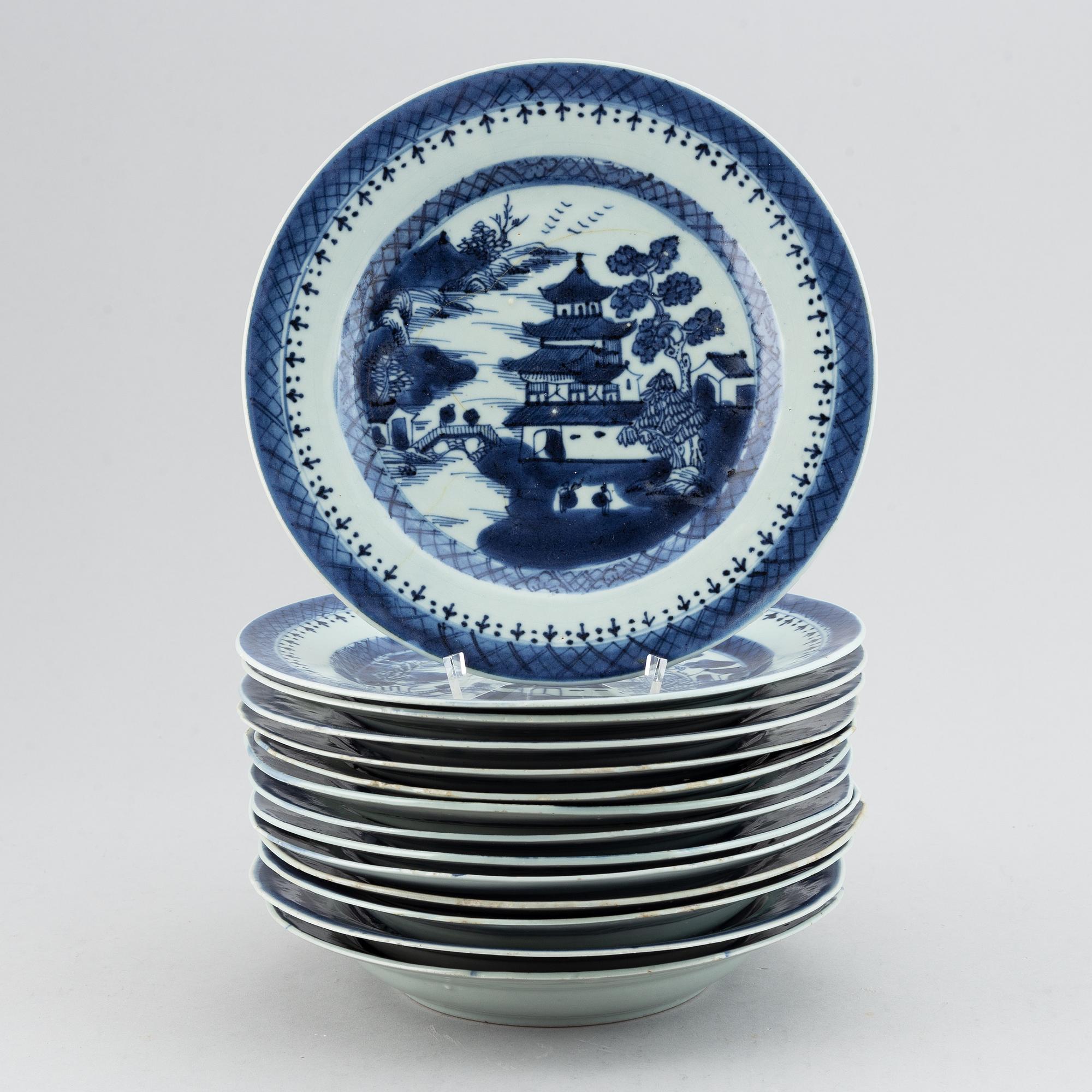 A set of 14 blue and white plates, Qing dynasty, 19th Century.