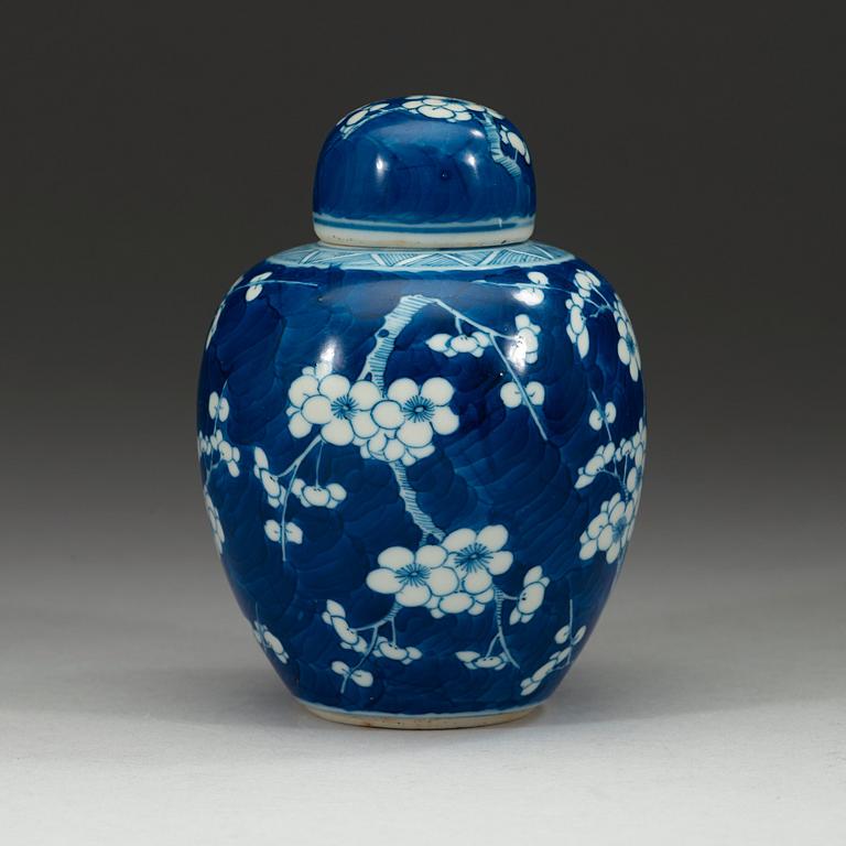 BOJAN med LOCK, porslin. Qingdynastin 1700-tal.