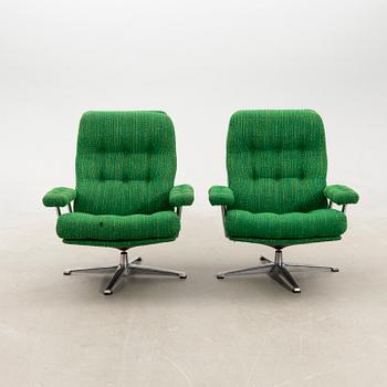 Swivel armchairs, a pair from the 1970s.