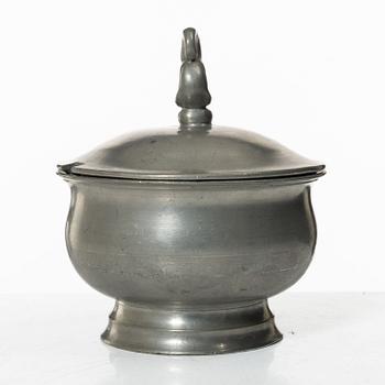 Firma Svenskt Tenn, Svenskt Tenn, a pewter sugar bowl with lid, Stockholm 1925, model A 37, signed Estrid Erikson.
