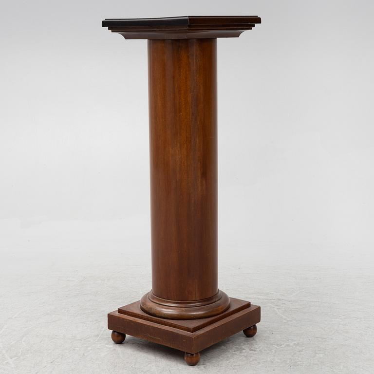Pedestal, column-shaped, first half of the 20th Century.