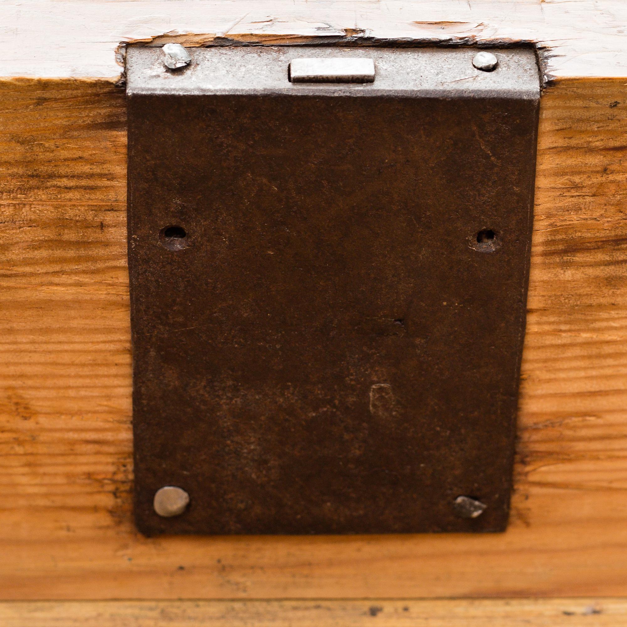 A Gustavian chest of drawers, 18th Century.