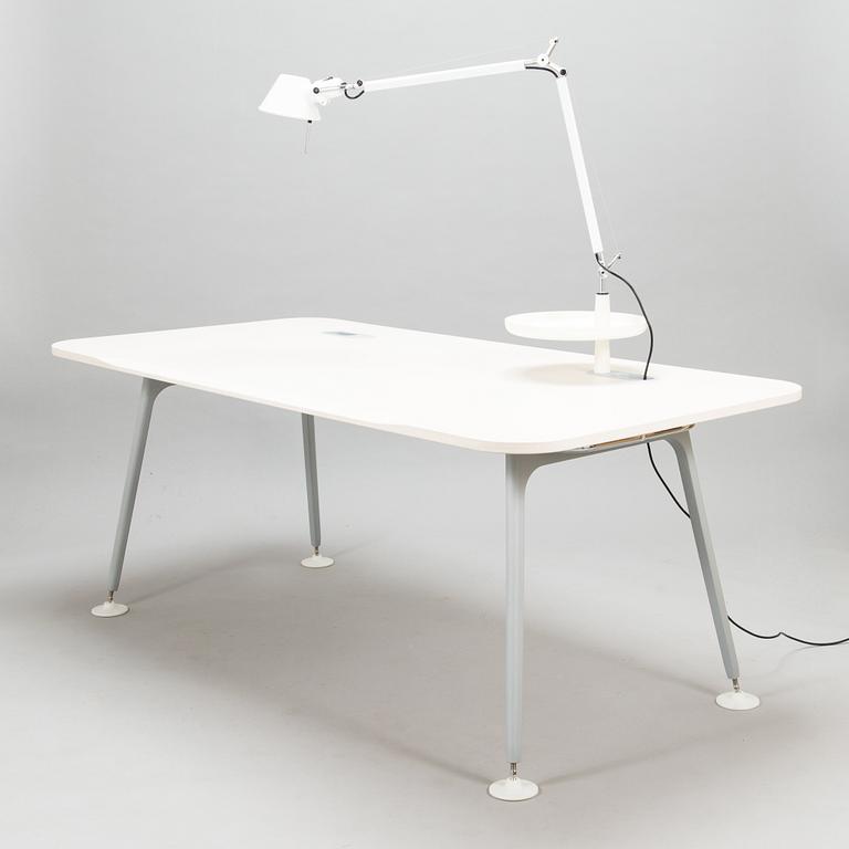 Jasper Morrison, a 21st century 'ATM System' working desk for Vitra.