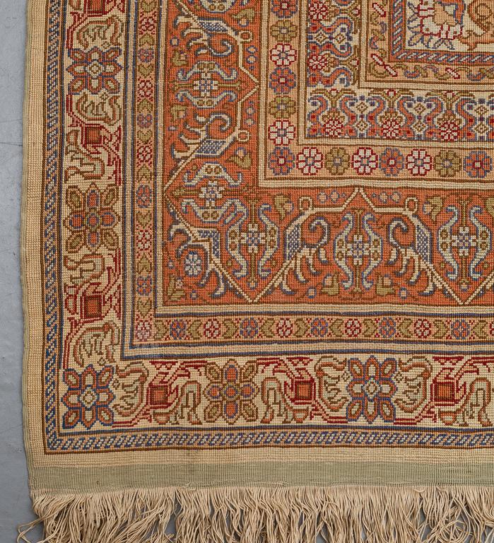 A CARPET, semi-antique/old Turkey, ca 326 x 220,5 cm.