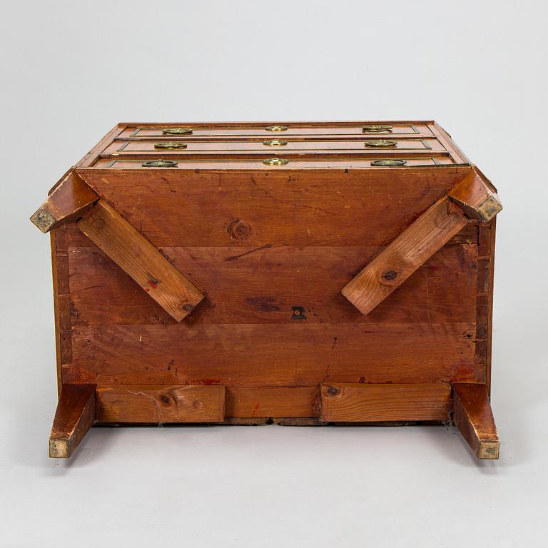 Chest of drawers, late Gustavian, early 19th century, with parts from the early 20th century.