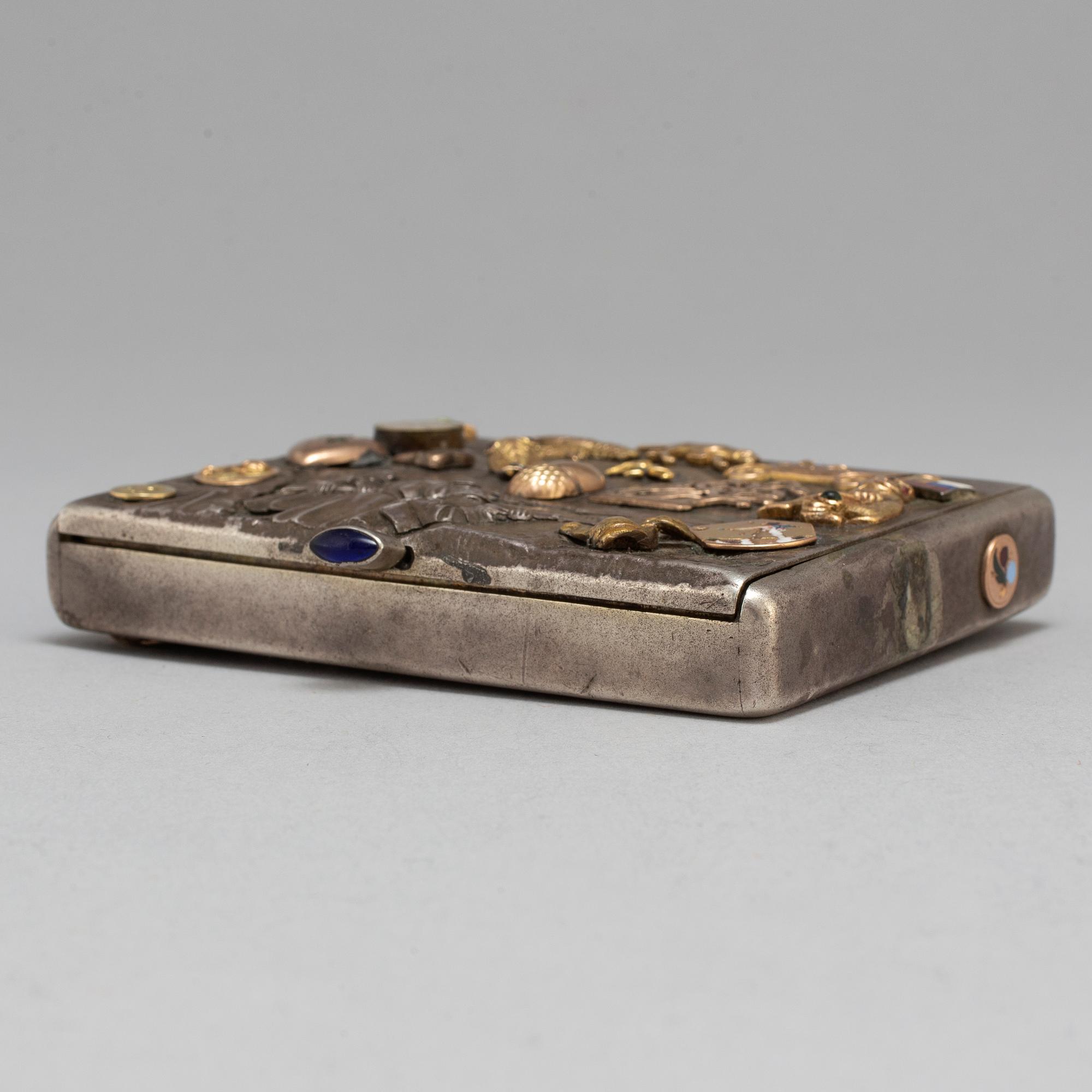 A Russian 20th century parcel-gilt cigarette-case, unidentified makers mark, St. Petersburg 1908-1917.