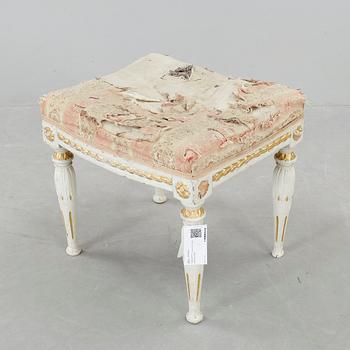 TABURETT, sengustaviansk, omkring 1800.