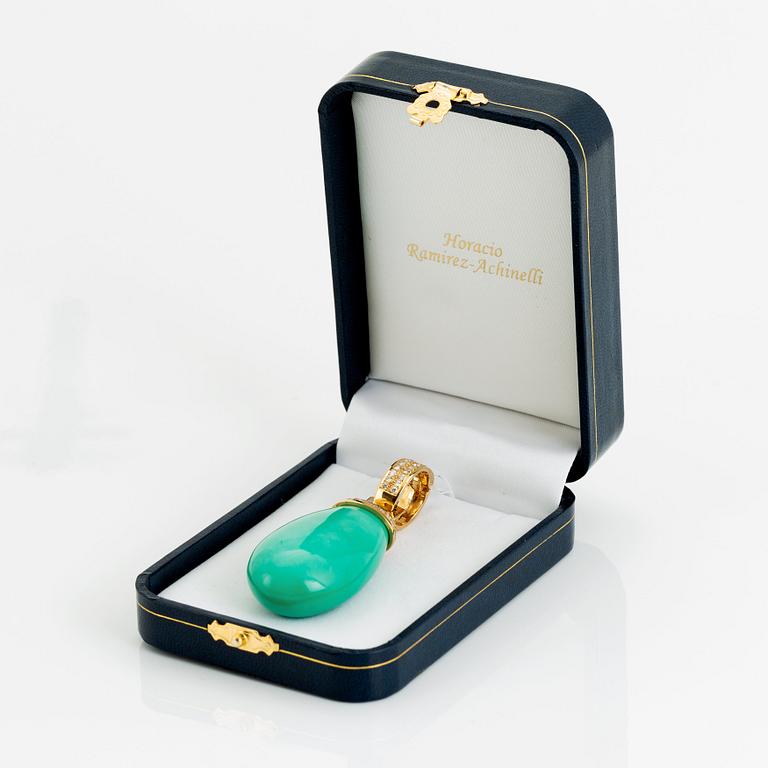 An 18K gold and chrysoprase Acchinelli pendant set with round brilliant-cut diamonds.