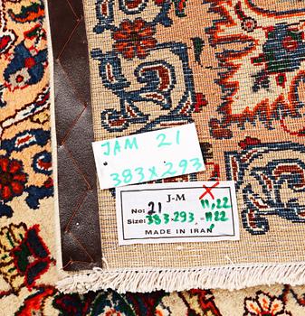 A Kashan carpet, a. 383 x 293 cm.