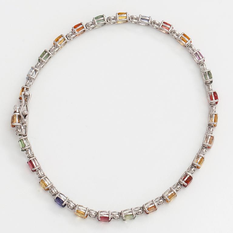 Armband, 18K vitguld med multifärgade safirer och diamanter.