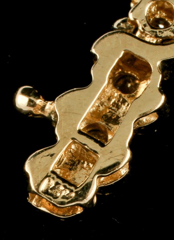 ARMBAND, 14k guld med briljantslipade diamanter, totalt ca 3.43 ct, utländska stämplar. Vikt 15 g.