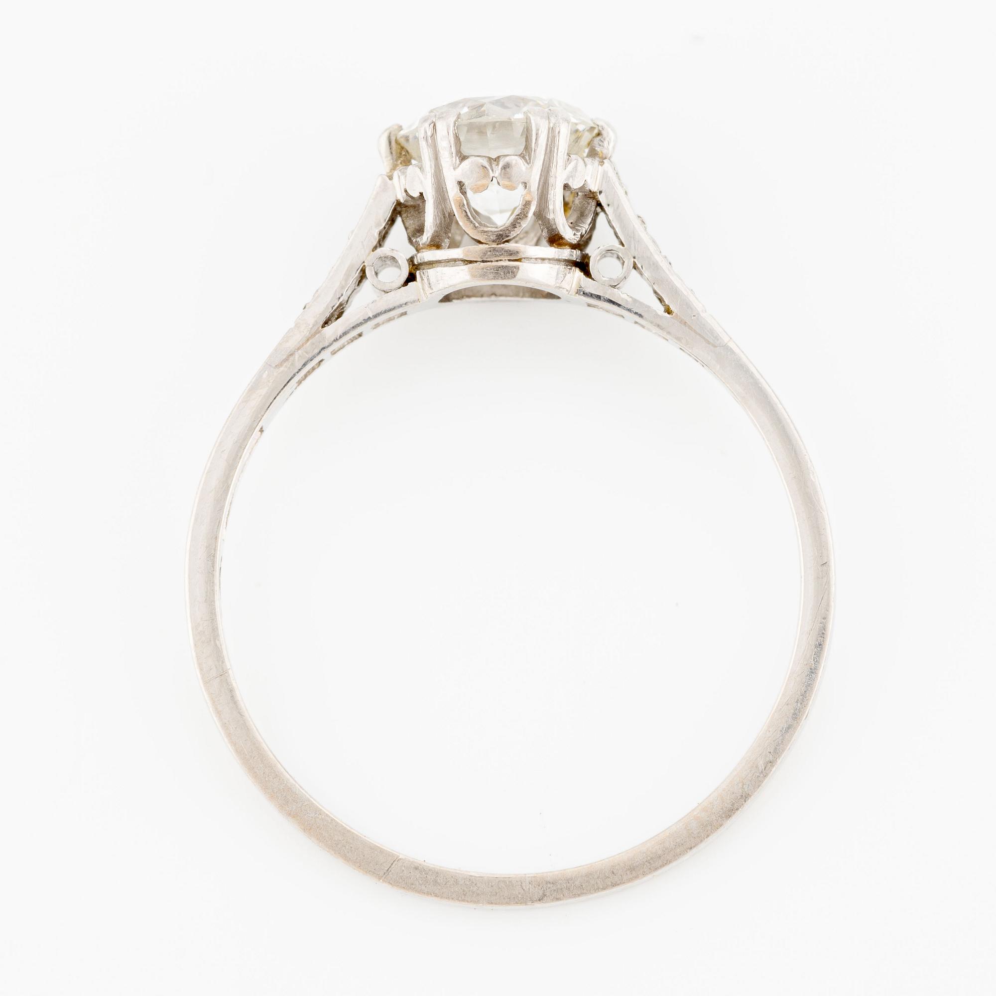 Ring, platina med äldre briljantslipad diamant.