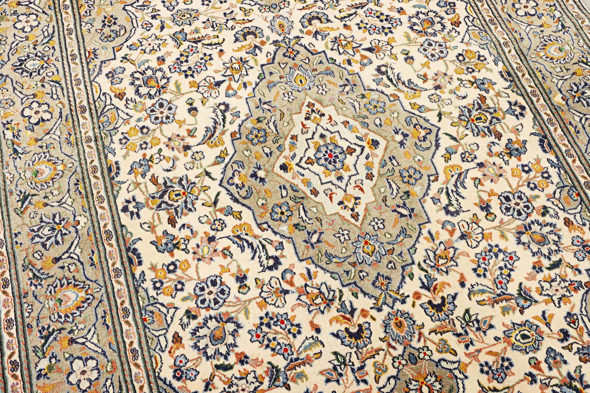 A Kashan carpet, c. 208 x 135 cm.