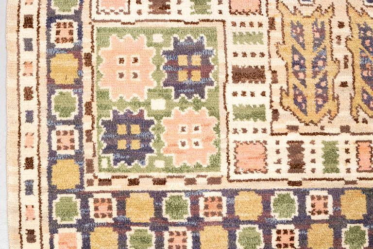 Märta Måås-Fjetterström, matto, "Hästhagen", knotted pile, ca 340-343,5 x 218-224 cm, signed AB MMF.
