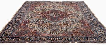 An antique Joshagan / Sarouk carpet, 365 x 256 cm.