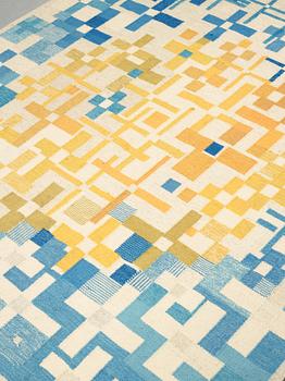 A CARPET, flat weave, ca 219 x 189 cm, signed KLH VN (Kristianstad läns hemslöjd, Veronica Nygren).