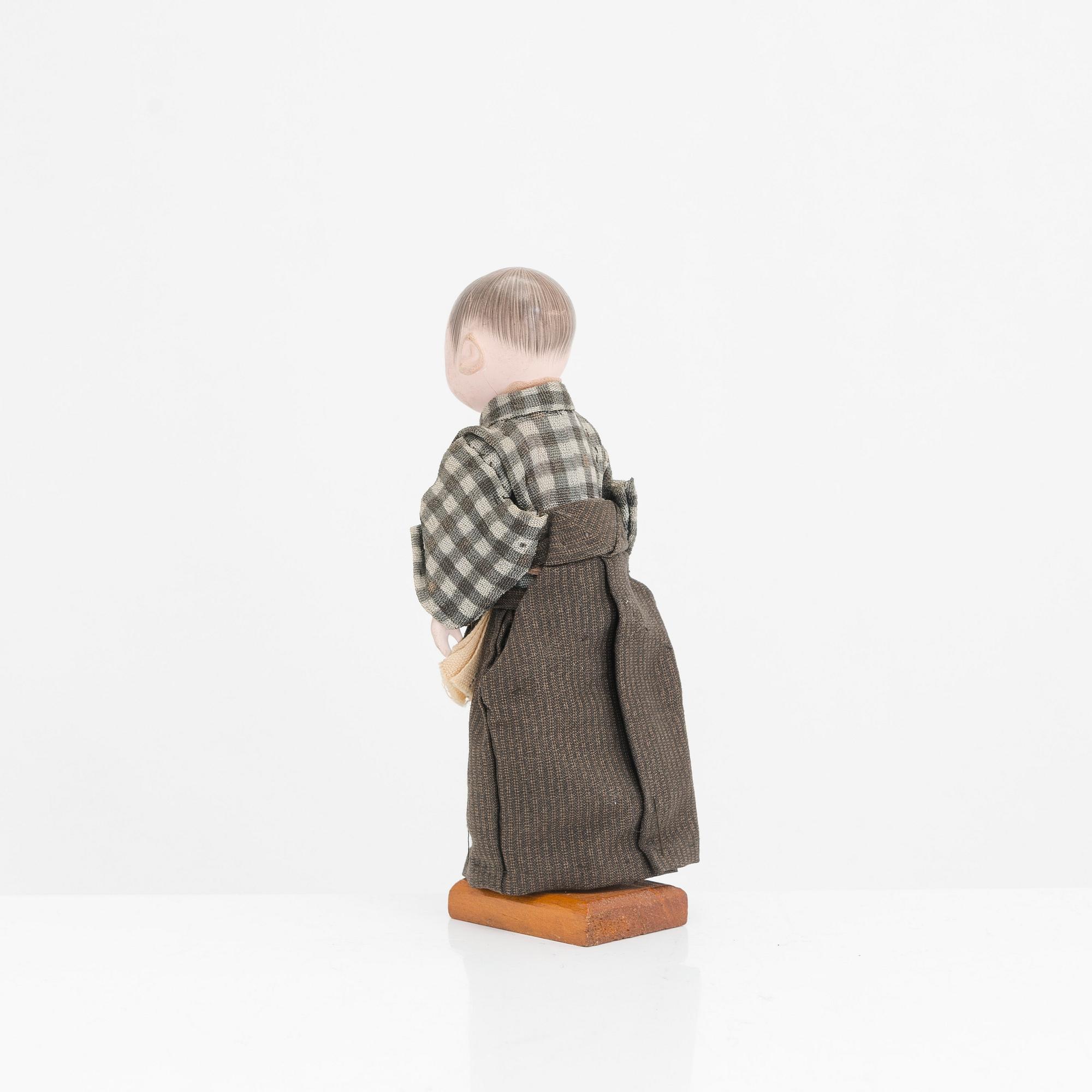 Five porcelain sake cups and a papier maché doll, Japan first half of the 20th century.