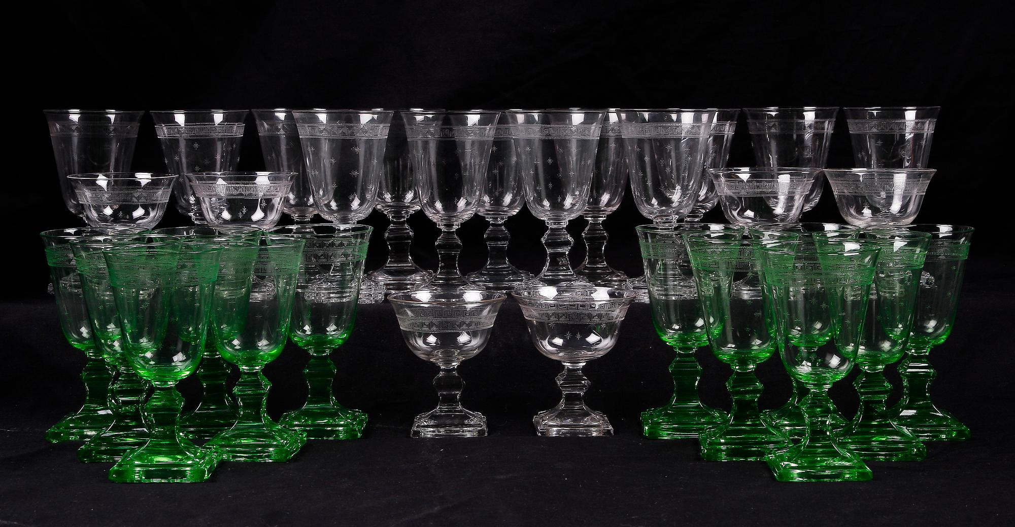 GLASSERVISDELAR, 31 delar, empirestil, 1900-talets första hälft.