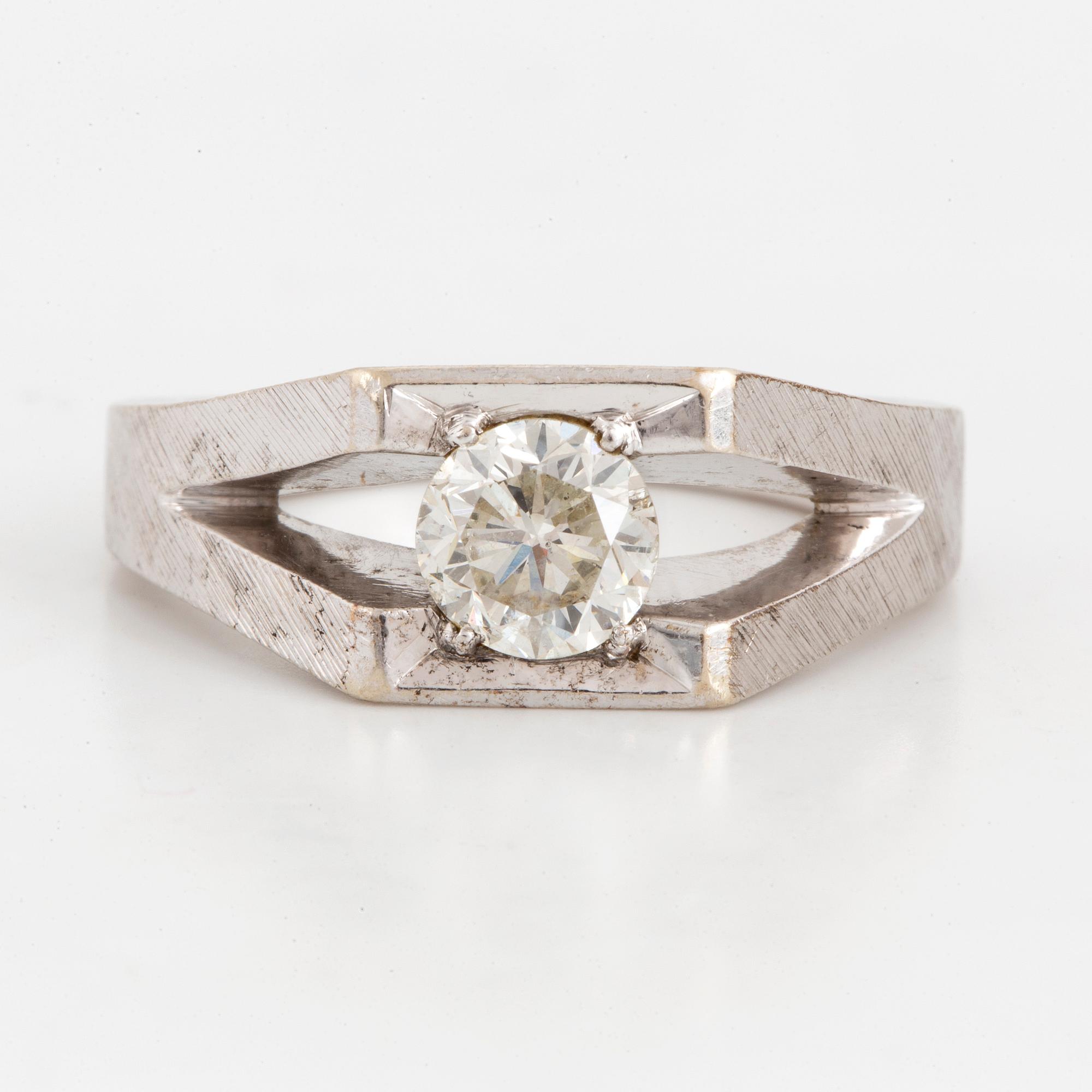 Circa 0,80 ct old-cut diamond ring.