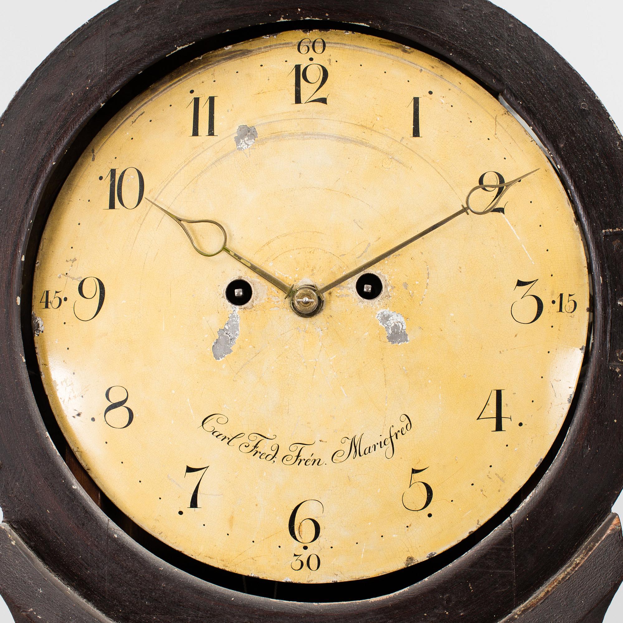 A LATE 18TH CENTURY LONG CASE CLOCK BY CARL FREDRIK FRÉN.