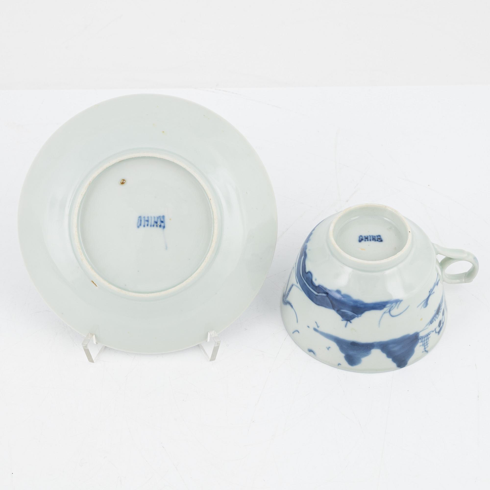 A set of six Chinese blue and white tea cups with saucers and nine plates, Qing dynasty, 19/20th century.