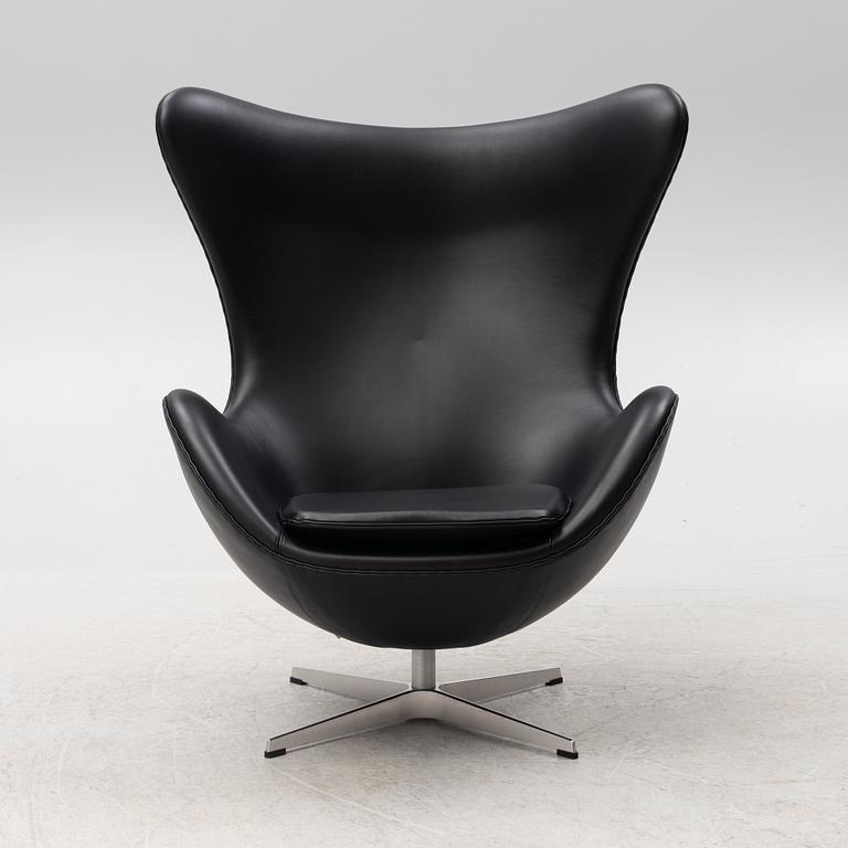 Arne Jacobsen, fåtölj, "Ägget", Fritz Hansen, Danmark, 2021.