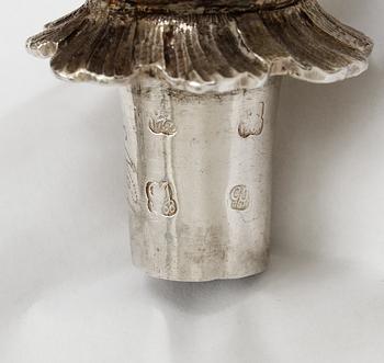 KANDELABRAR för tre ljus, ett par, av Christopher Jonsen, Köpenhamn 1768. Rokoko.