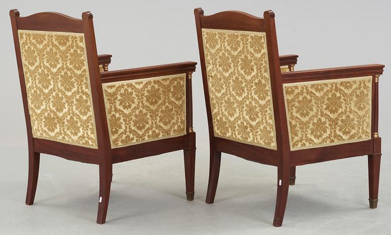 FÅTÖLJER, ett par, senempire, omkring 1800-talets mitt.