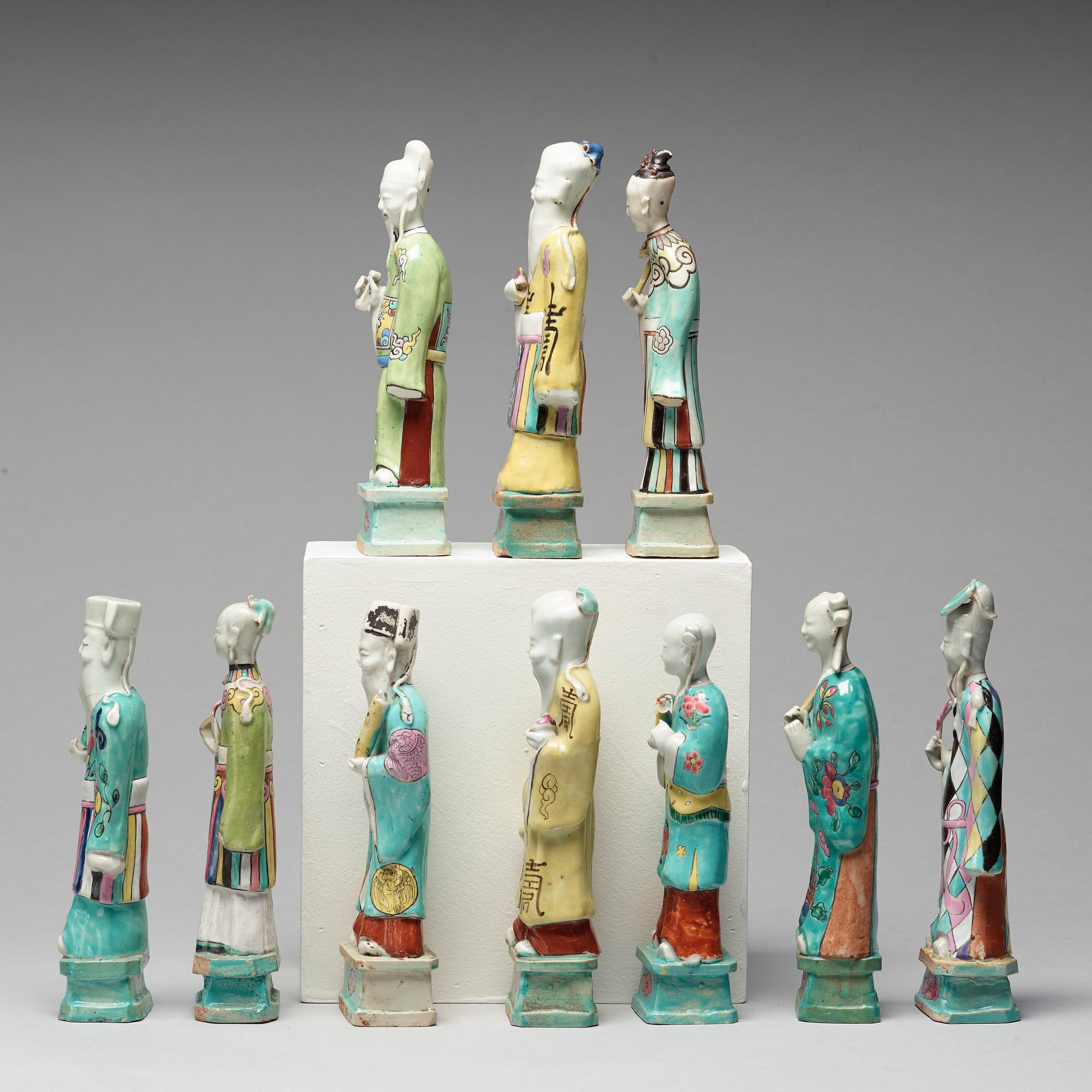 FIGURINER, 10 stycken, porslin. Qingdynastin, sent 1700-tal/tidigt 1800-tal.