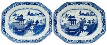 51. A pair of blue and white serving dishes, Qing dynasty, Qianlong (1736-95).