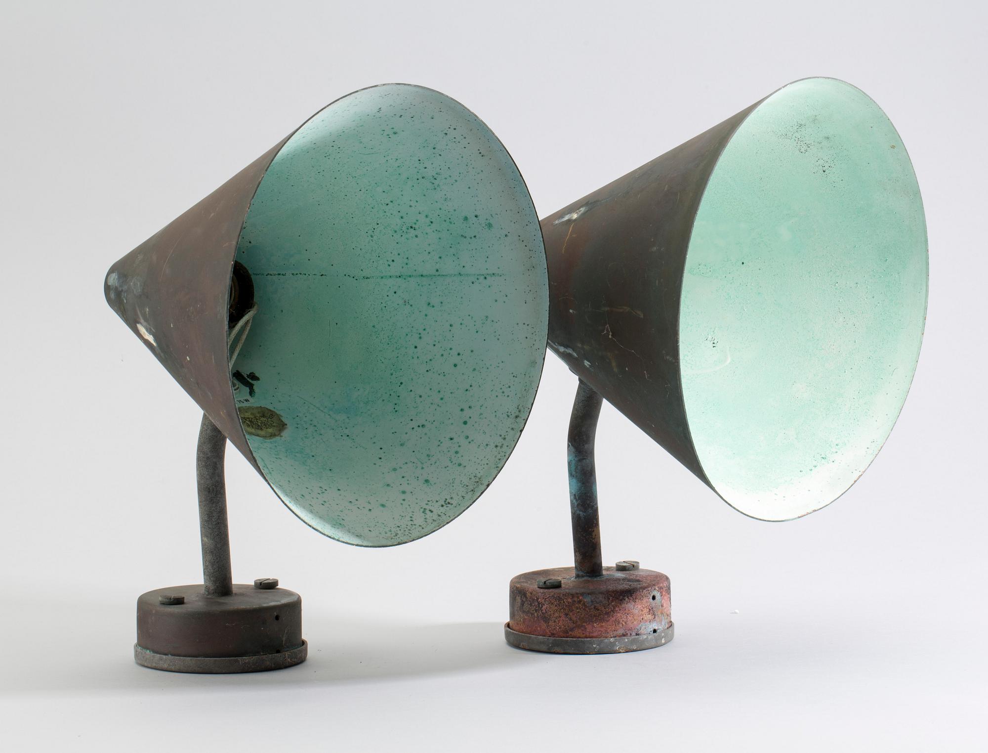 YTTERBELYSNING, 2 st snarlika, "Tratten", Hans Agne Jakobsson, Markaryd, 1900-talets andra hälft.