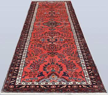 A runner, Hamadan, approx. 403 x 112 cm.