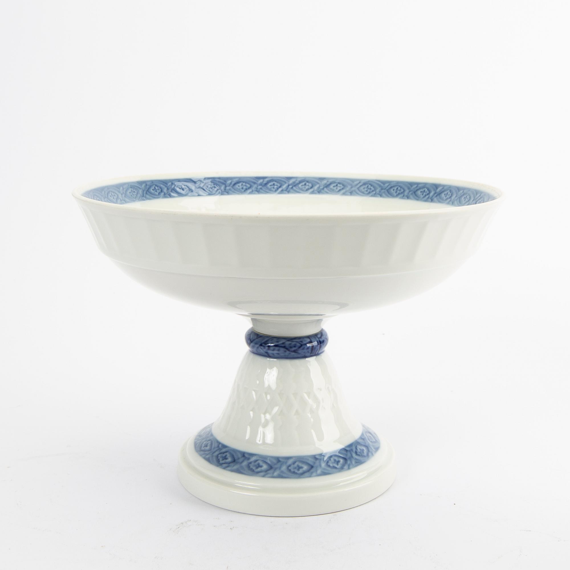 A 107 pcs "Blå vifte" dinner service Royal Copenhagen.