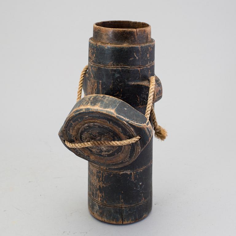 A painted baroque powder keg probably Fredrik I first half of the 18th century.