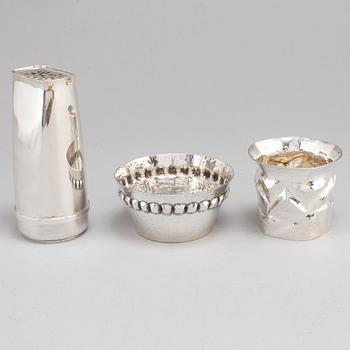 CLAËS E. GIERTTA, a sterling silver shaker and two bowls, Stockholm 1964 and 1976.