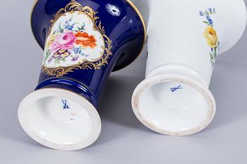 VASER, 2 st, porslin. Meissen, 1900-tal.