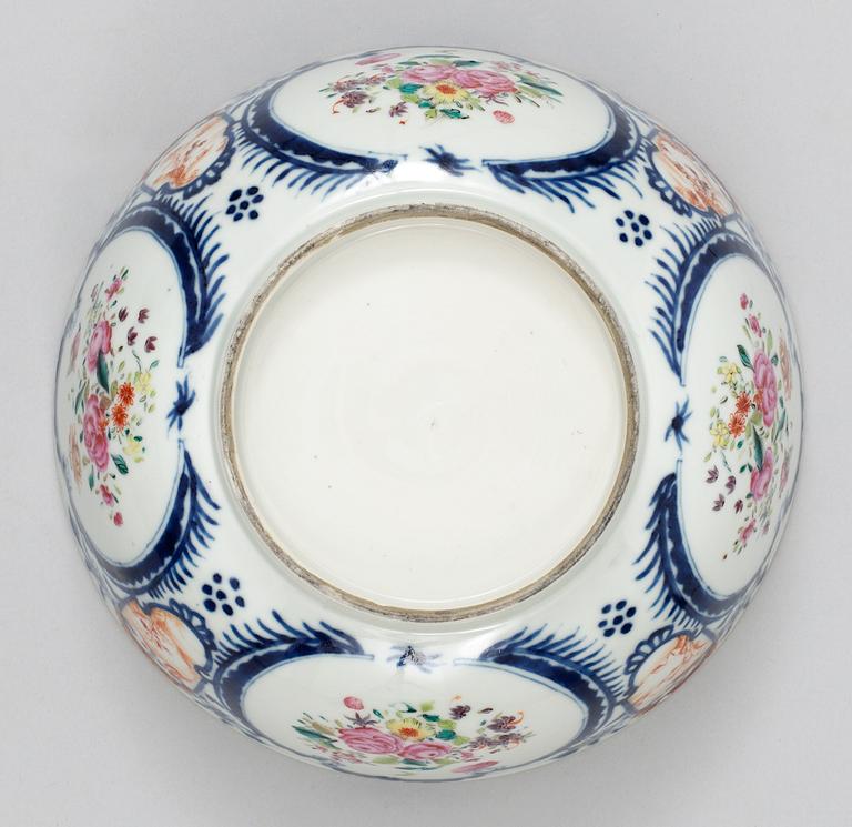 A famille rose punch bowl, Qing dynasty, Qianlong (1736-95).