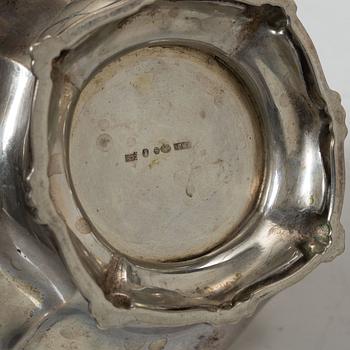 Gräddkanna och sockerskål, silver, importstämplar av CF Carlman, Stockholm 1930.