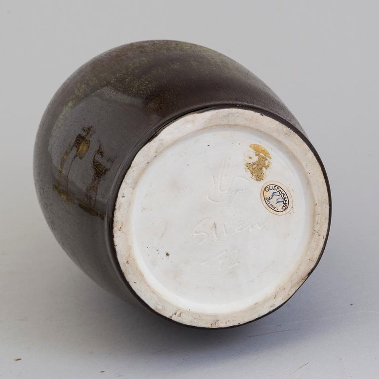 SVEN WEJSFELT, a stoneware vse from Gustavsberg Studio, 1972.