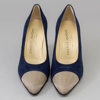 A pair of pumps Charles Jourdan, in size 8,5.