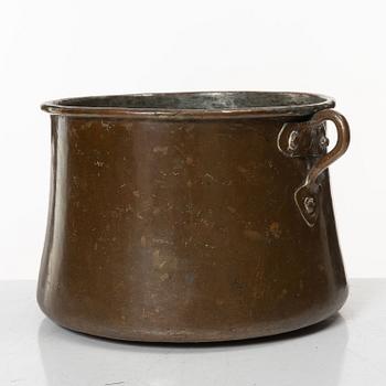 A set of three Swedish copper cauldrons, 18th / early 19th century.