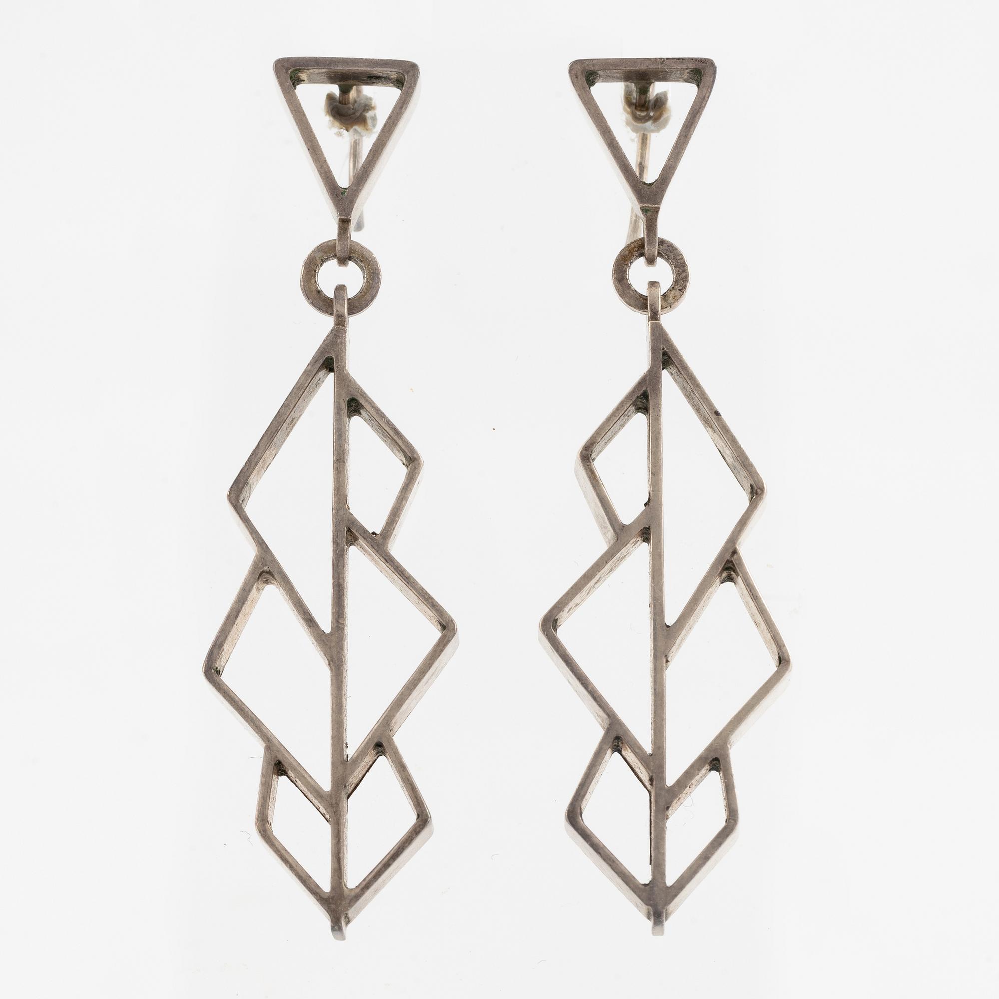 Necklace and a pair of earrings, silver.