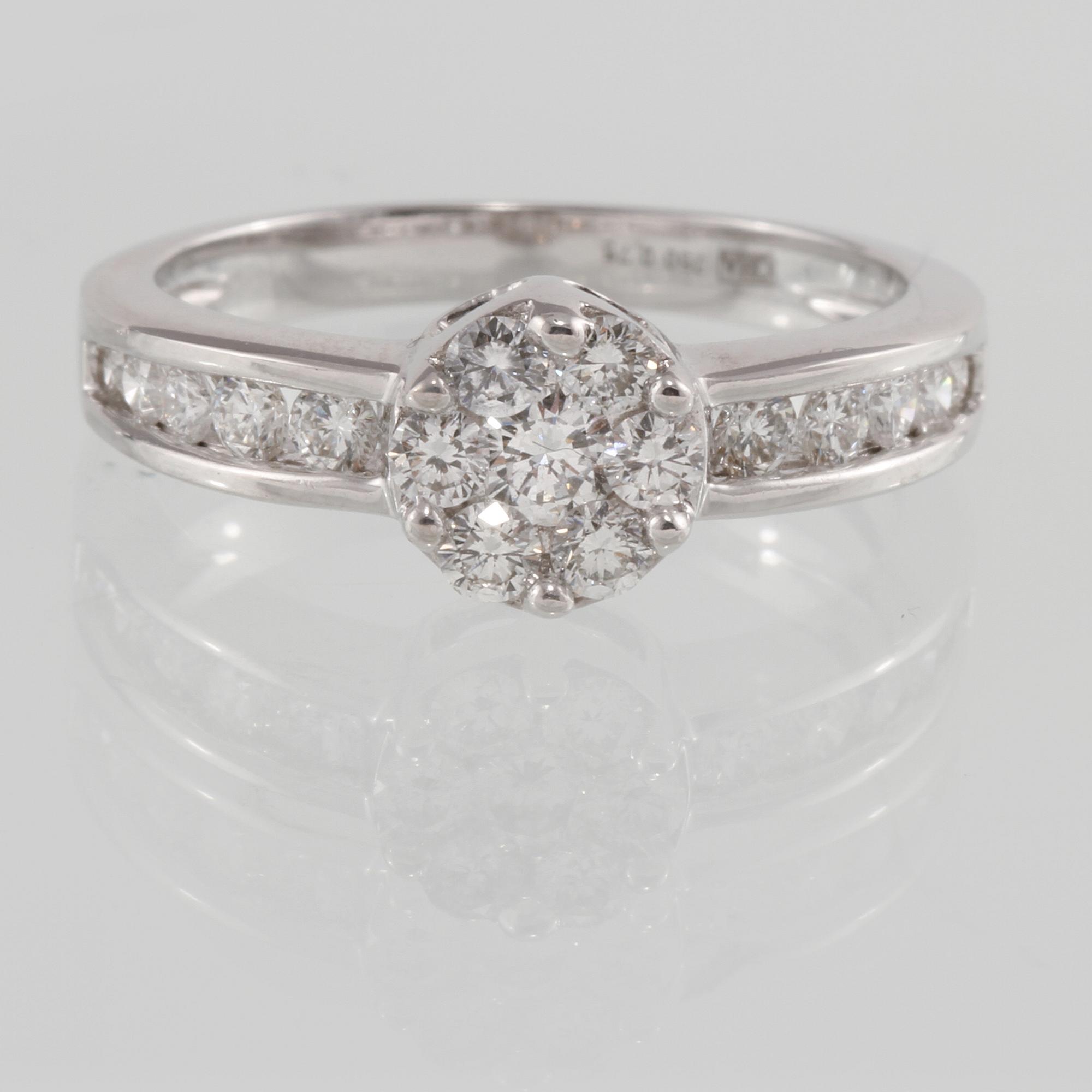 RING, 18k vitguld med briljantslipade diamanter 0.75 ct, Iduna, Varberg. Vikt 4,8 g.