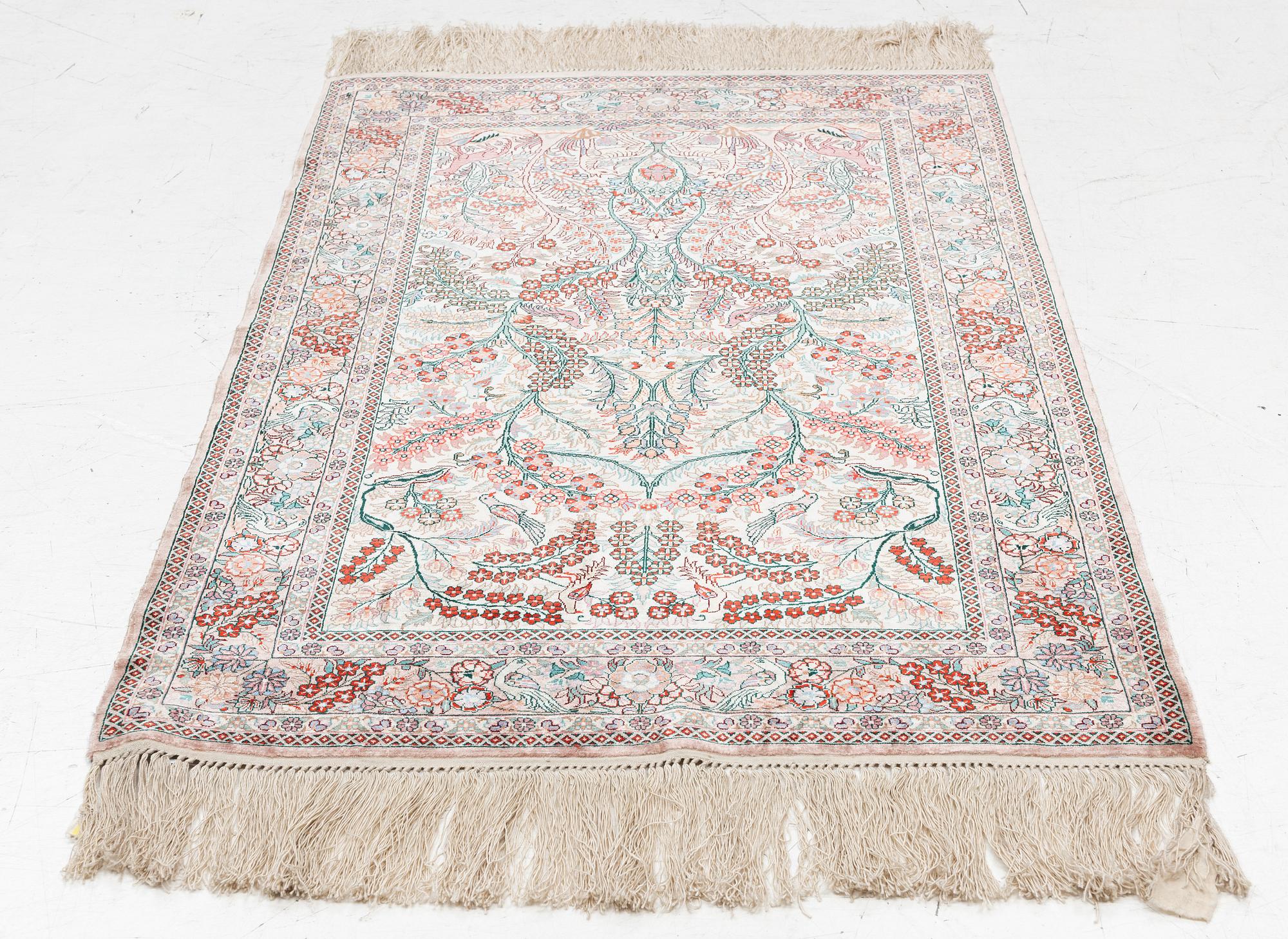 Rug, Hereke design, silk, approx. 122 x 77 cm.