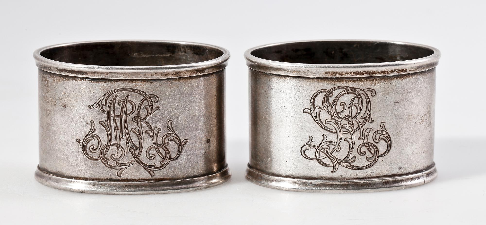 SERVETTRINGAR, ett par, silver. Ryssland 1910.