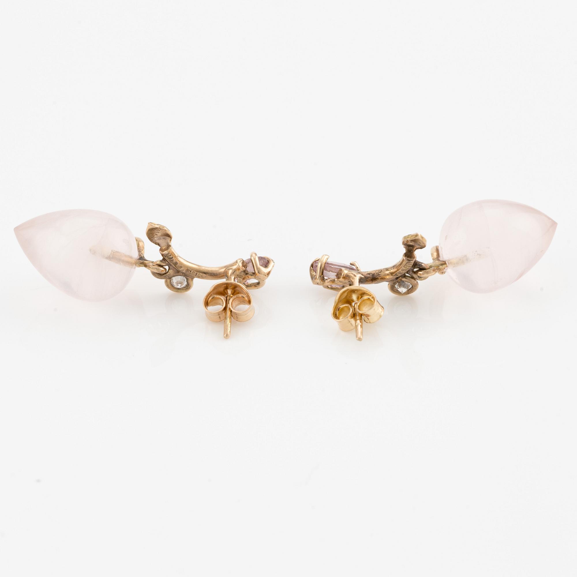Earrings with rose quartz in drop shapes, pink tourmaline, and brilliant-cut diamonds.