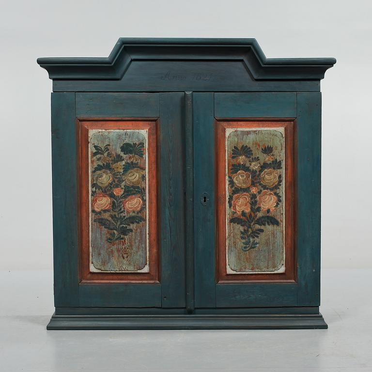 HÄNGSKÅP, modern tillverkning med äldre delar.